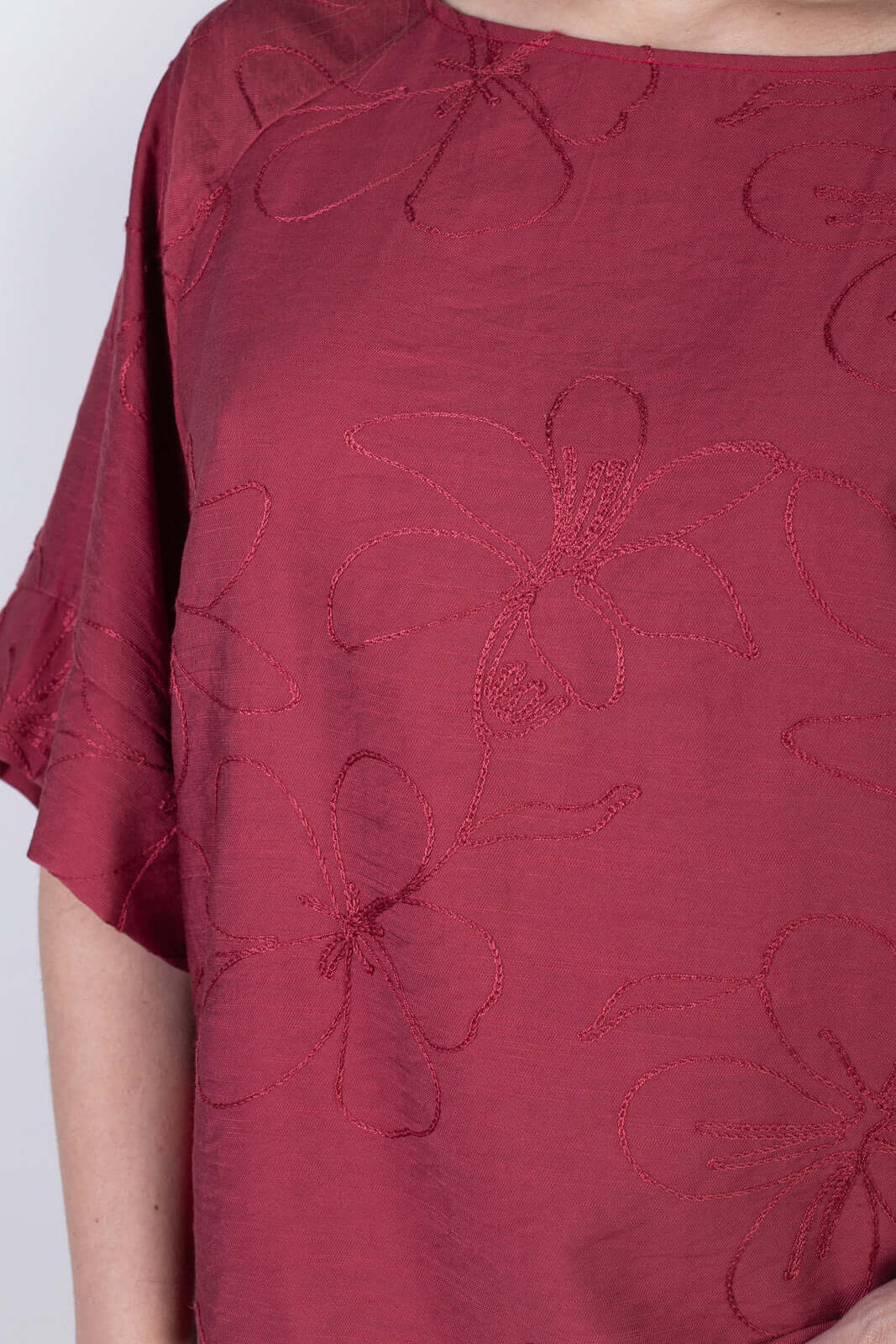 Blusa feminina manga 7/8 bordada 51111 - Enluaze