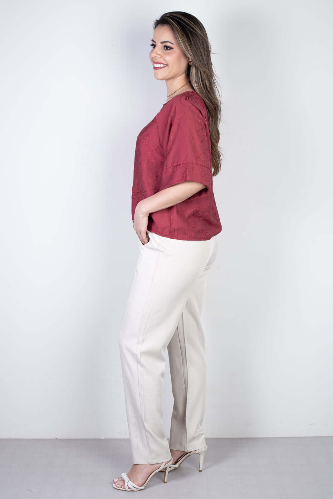 Blusa feminina manga 7/8 bordada 51111 - Enluaze