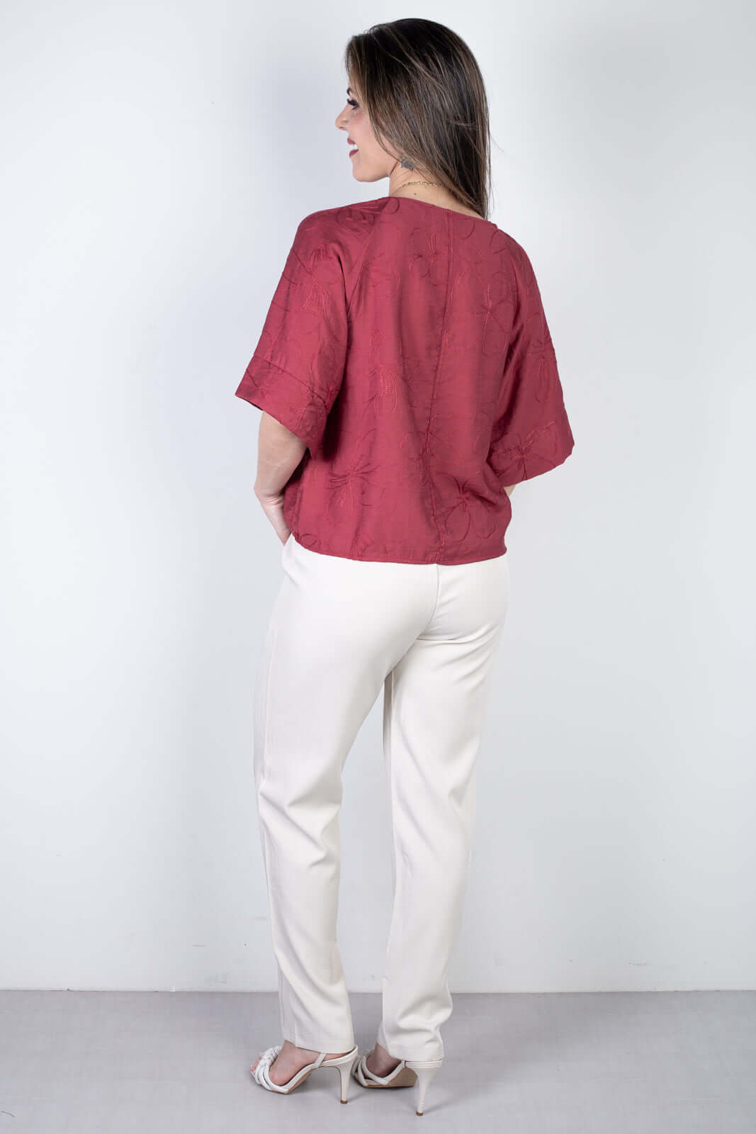 Blusa feminina manga 7/8 bordada 51111 - Enluaze