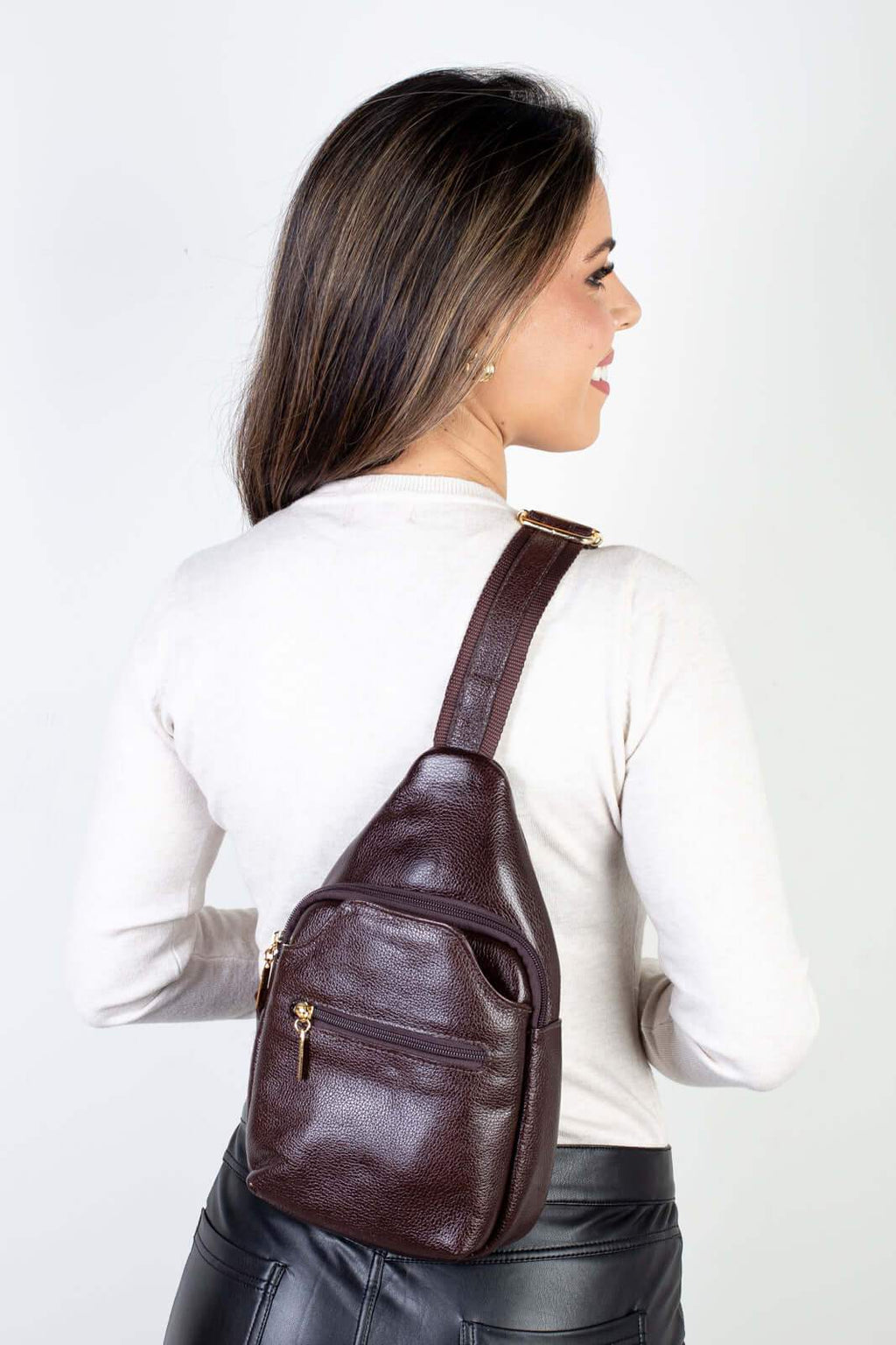 Mini mochila feminina transversal de couro liso Jenny - Enluaze