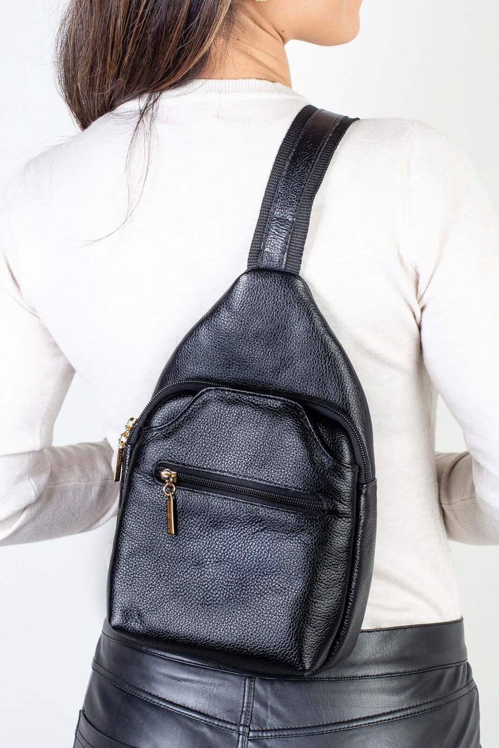 Mini mochila feminina transversal de couro liso Jenny - Enluaze