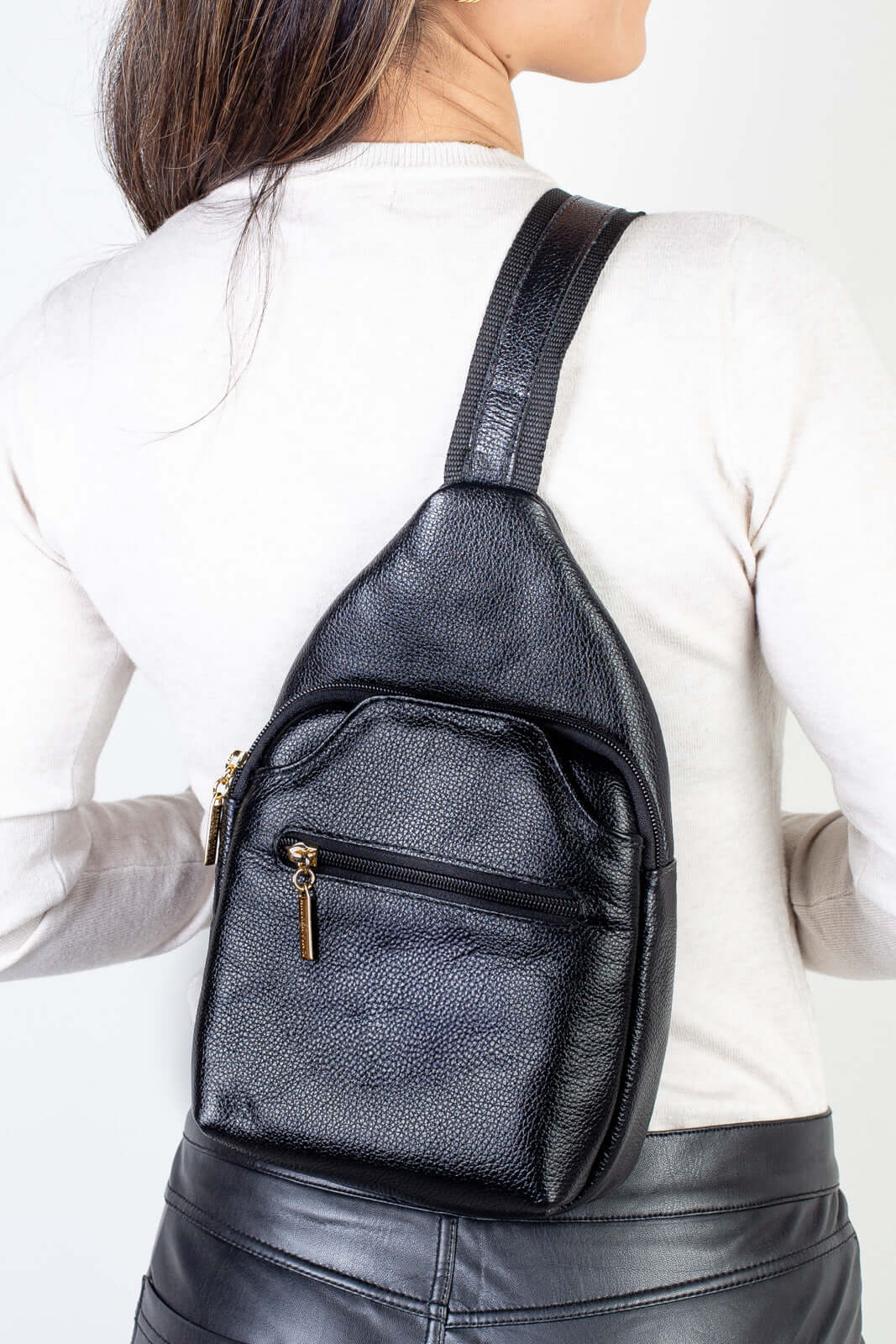 Mini mochila feminina transversal de couro liso Jenny - Enluaze