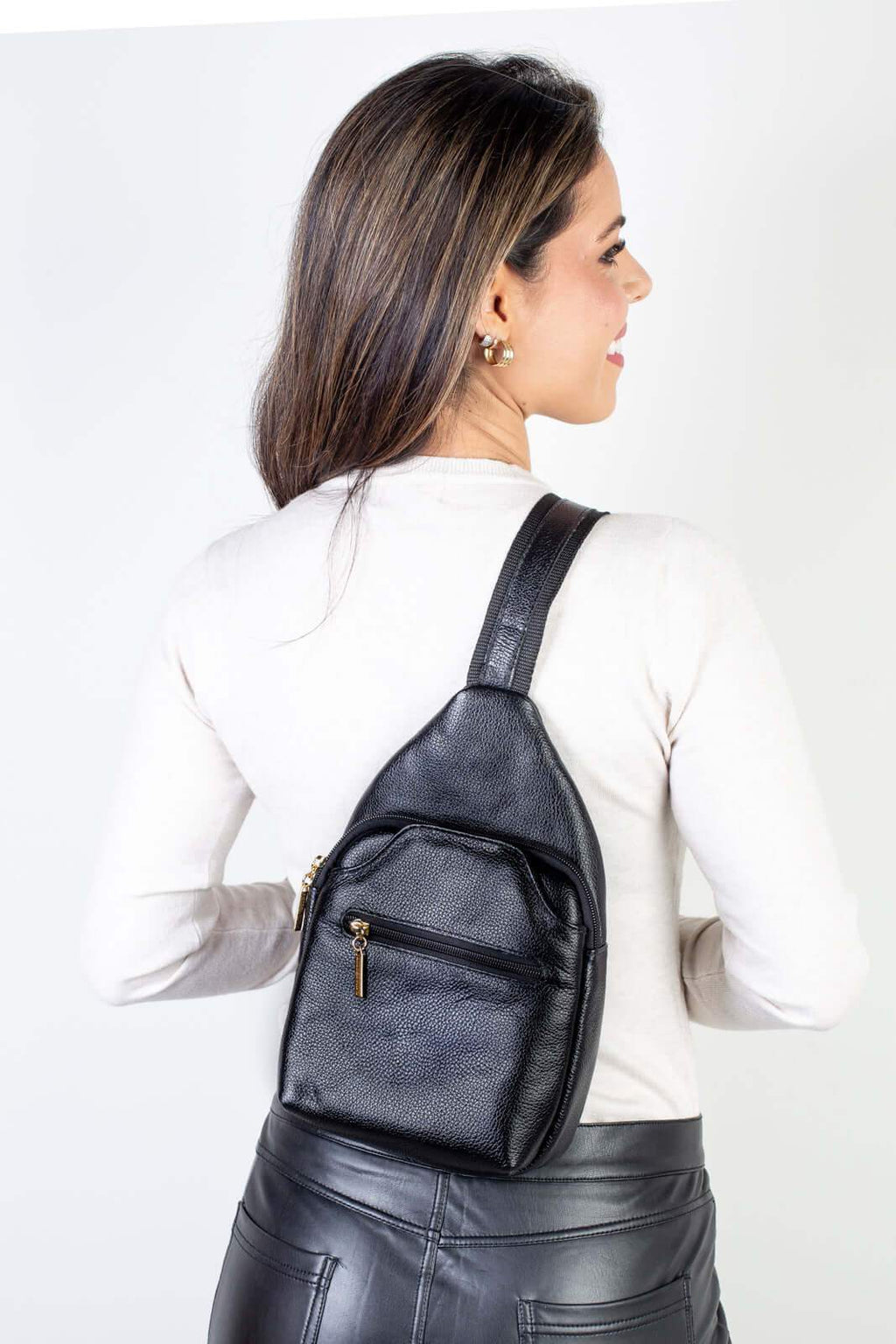 Mini mochila feminina transversal de couro liso Jenny - Enluaze