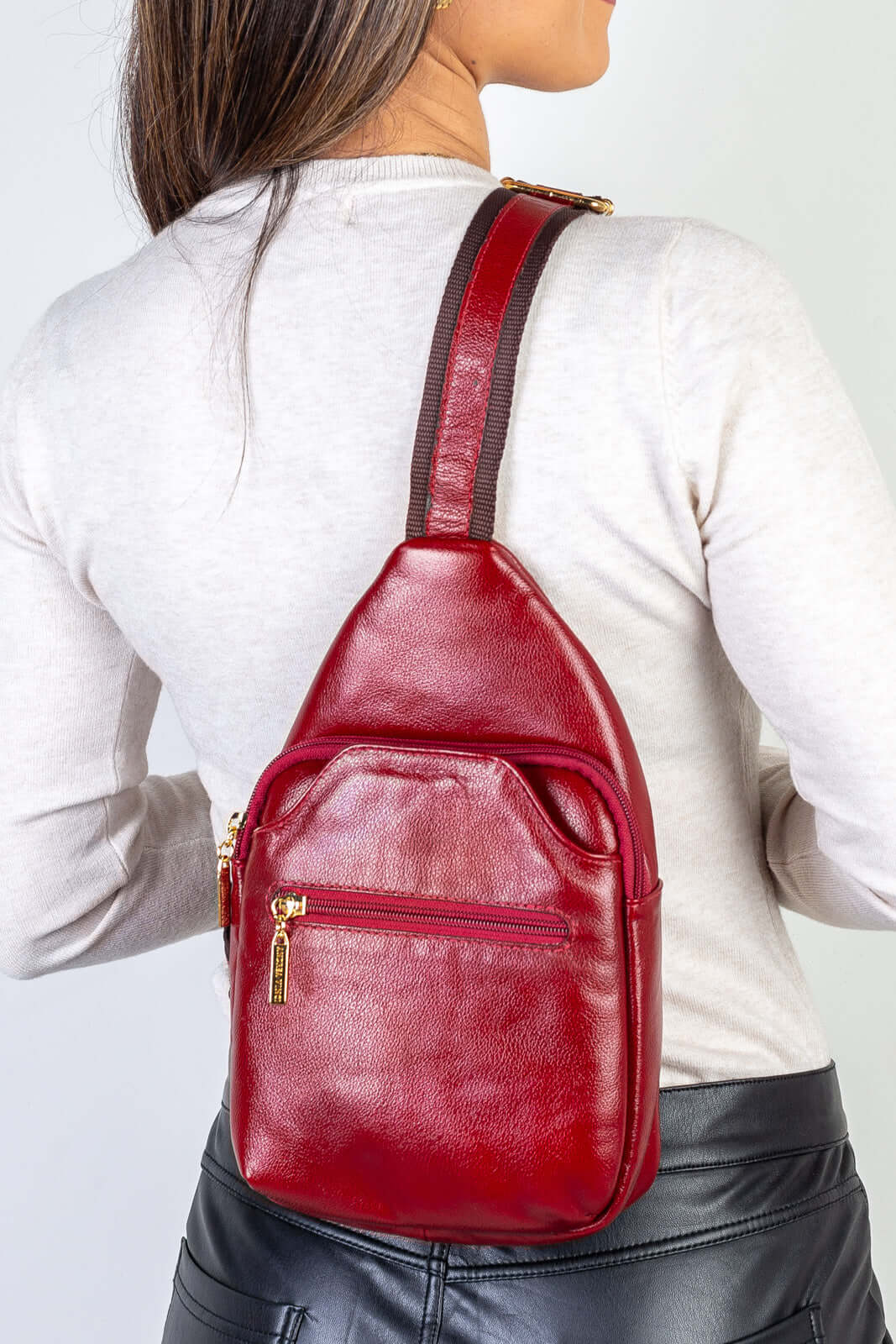 Mini mochila feminina transversal de couro liso Jenny - Enluaze