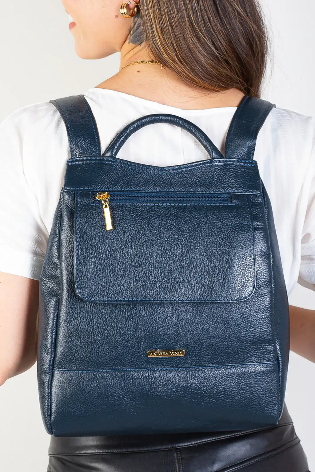 Mochila pequena antifurto couro liso Susan - Enluaze