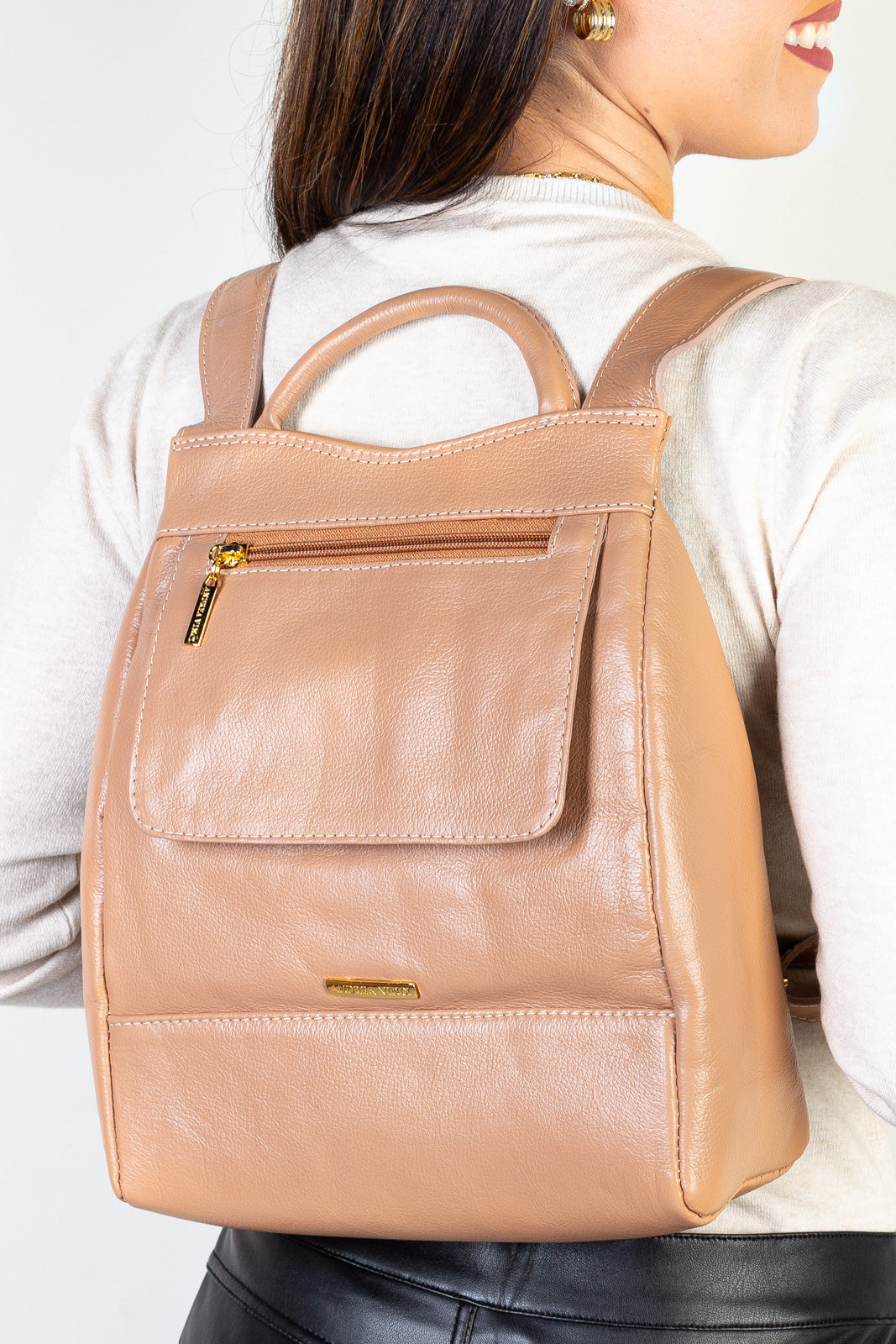 Mochila pequena antifurto couro liso Susan - Enluaze