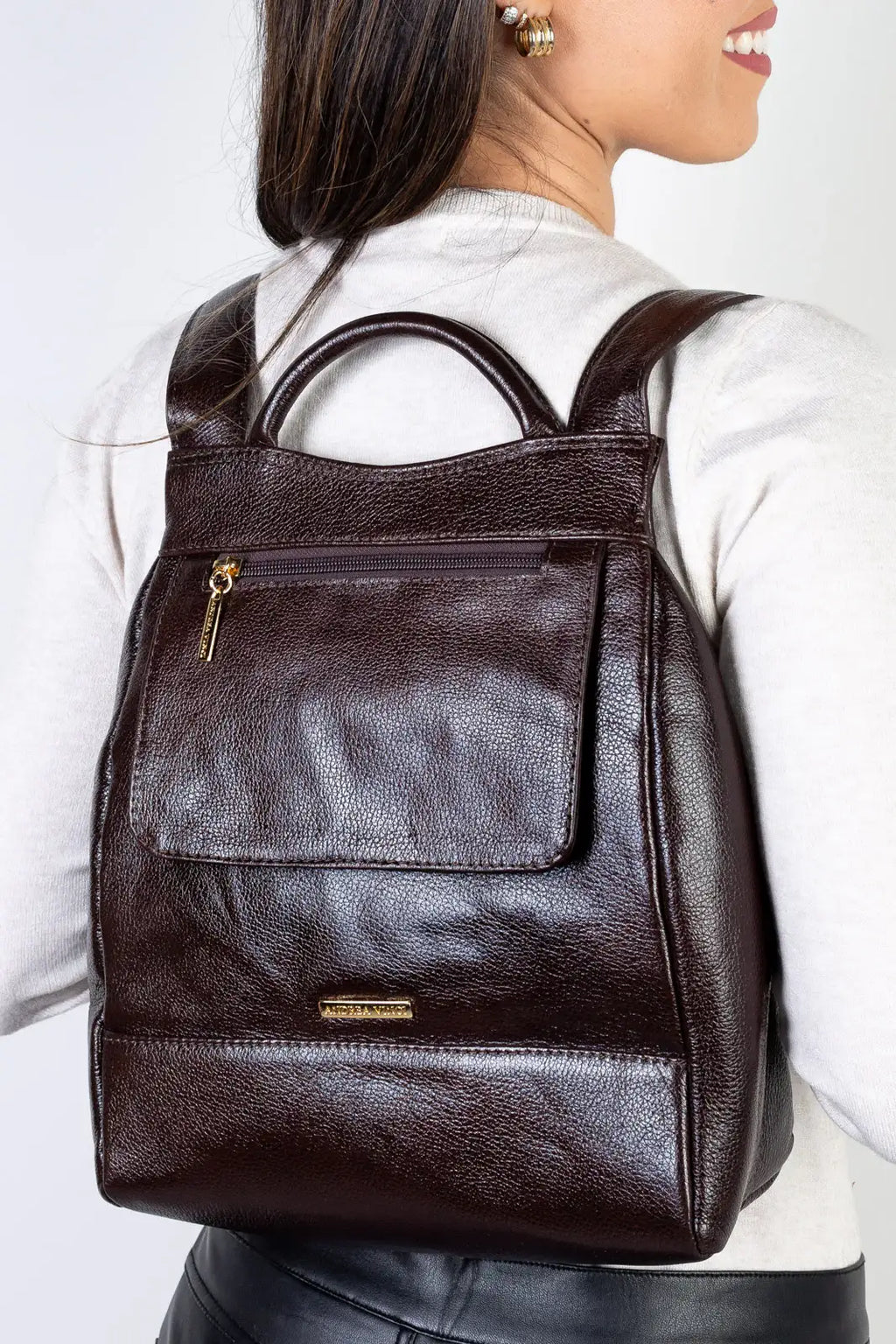 Mochila pequena antifurto couro liso Susan - Enluaze