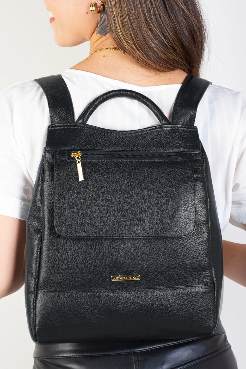 Mochila pequena antifurto couro liso Susan - Enluaze