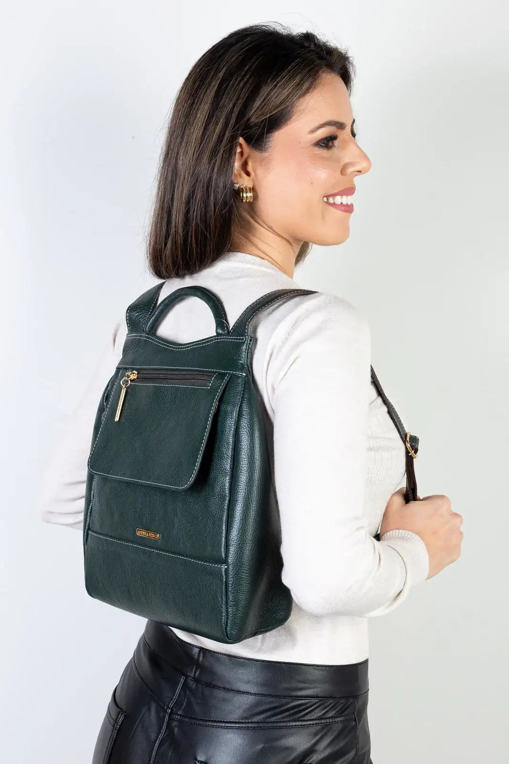 Mochila pequena antifurto couro liso Susan - Enluaze