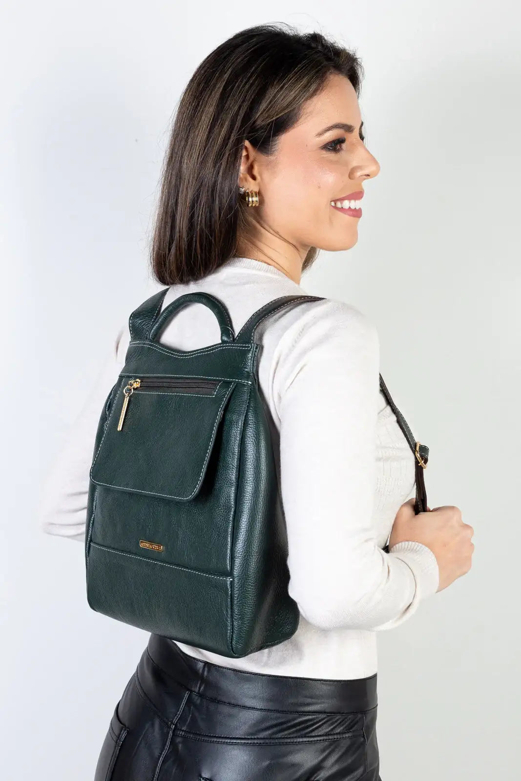 Mochila pequena antifurto couro liso Susan - Enluaze