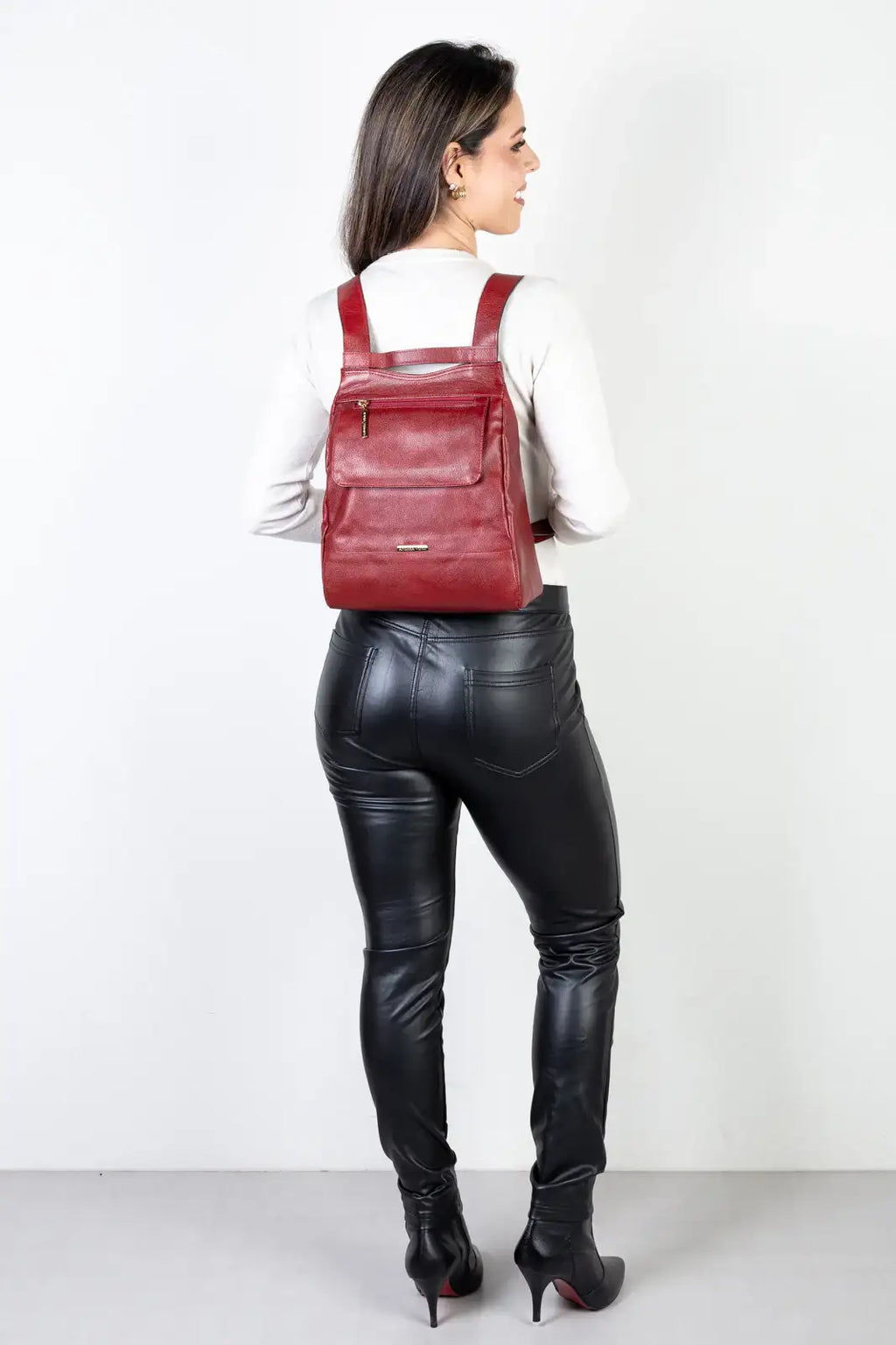 Mochila pequena antifurto couro liso Susan - Enluaze