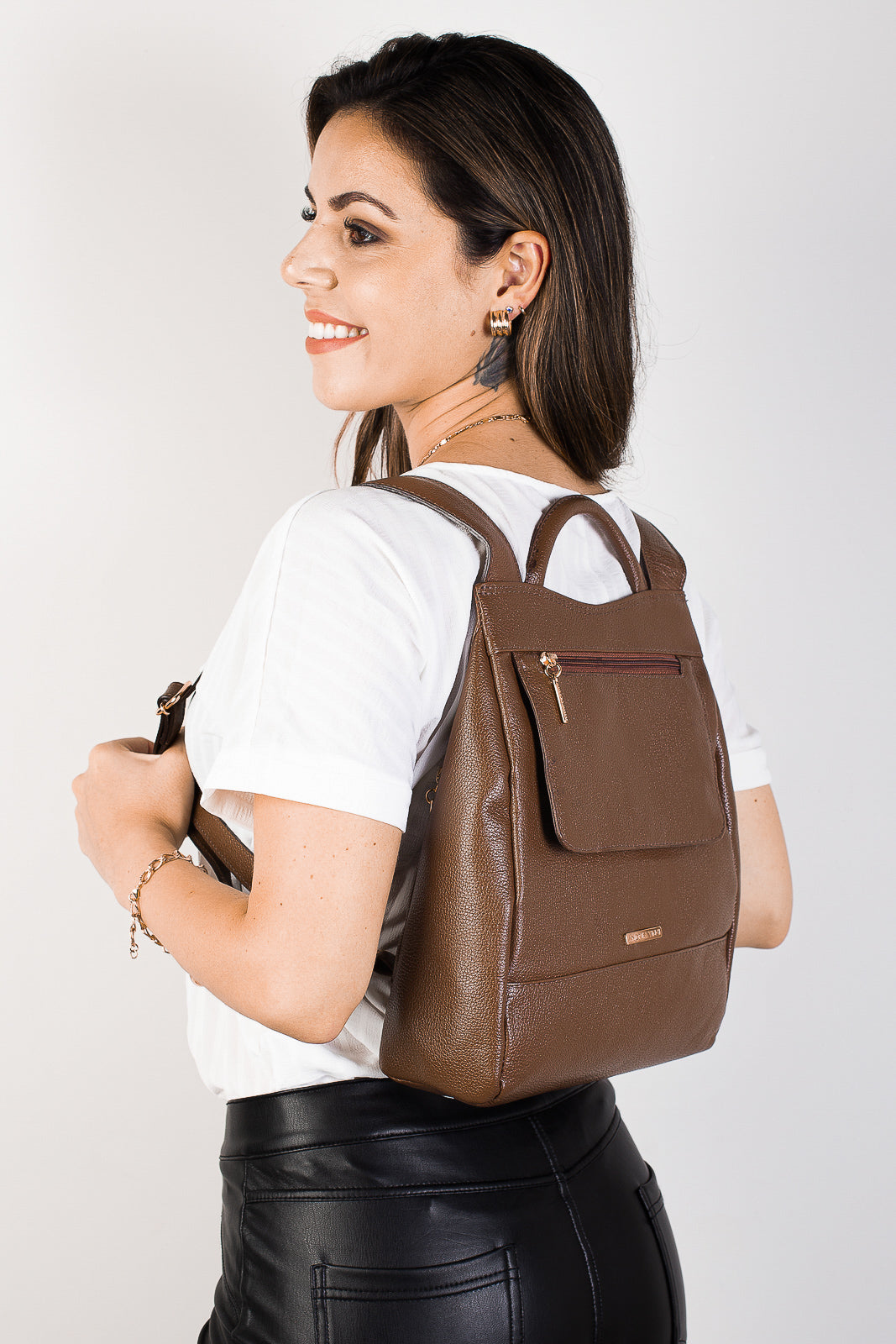 Mochila pequena antifurto couro liso Susan