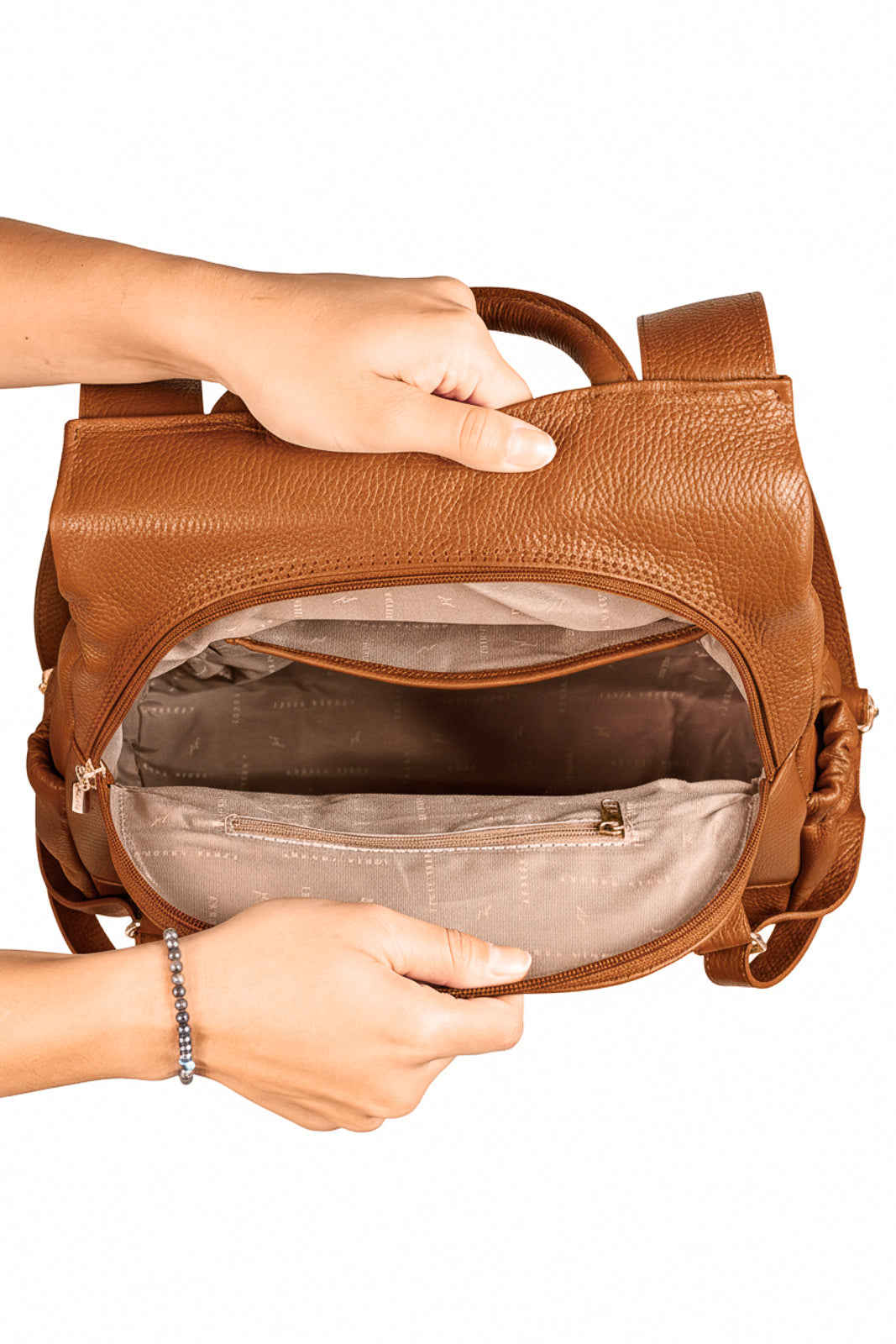 Mochila antifurto de couro liso Suelen