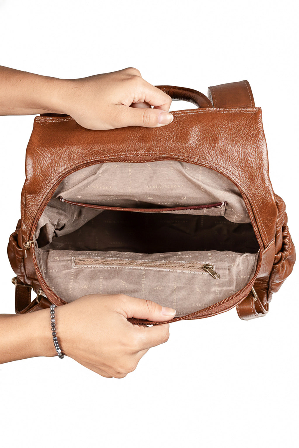 Mochila antifurto de couro liso Suelen