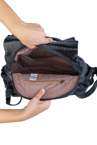 Mochila antifurto de couro croco grafite Suelen