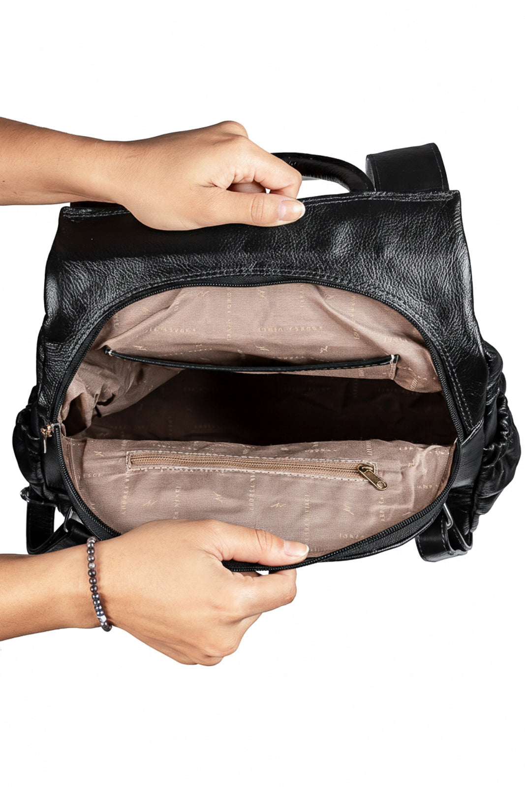 Mochila antifurto de couro liso metais grafite Suelen