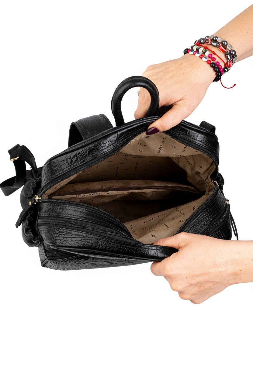 Mochila feminina de couro croco metais grafite Zaya