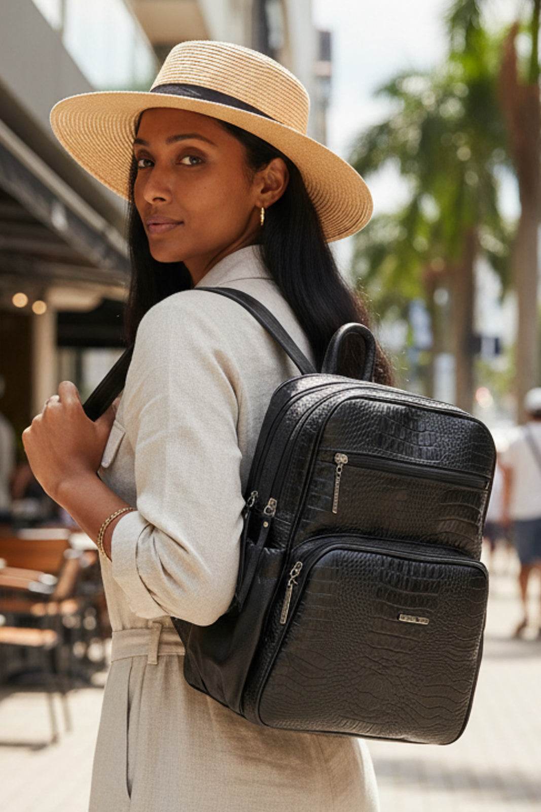 Mochila feminina de couro croco metais grafite Zaya