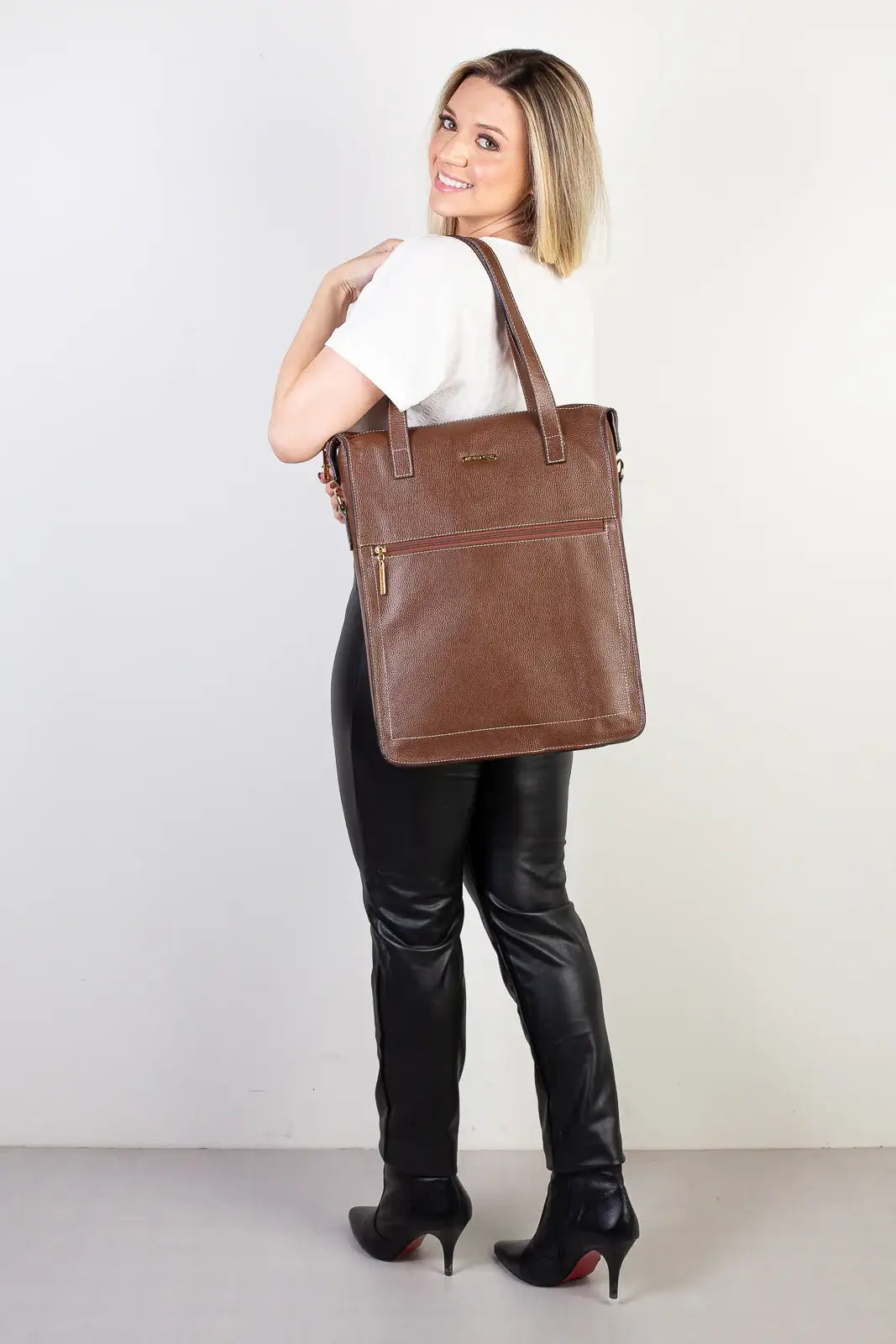 Bolsa/Pasta para notebook em couro liso Sandra - Enluaze