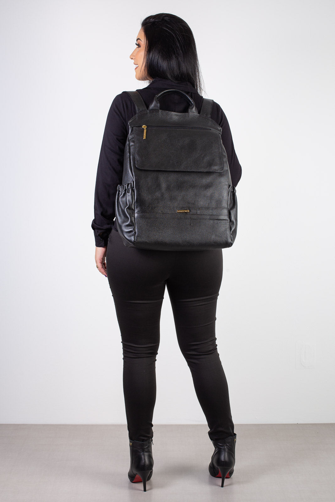 Mochila antifurto grande de couro liso Suzana