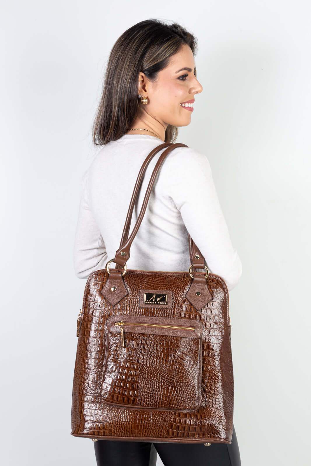 Bolsa mochila de couro croco Lívia - Enluaze