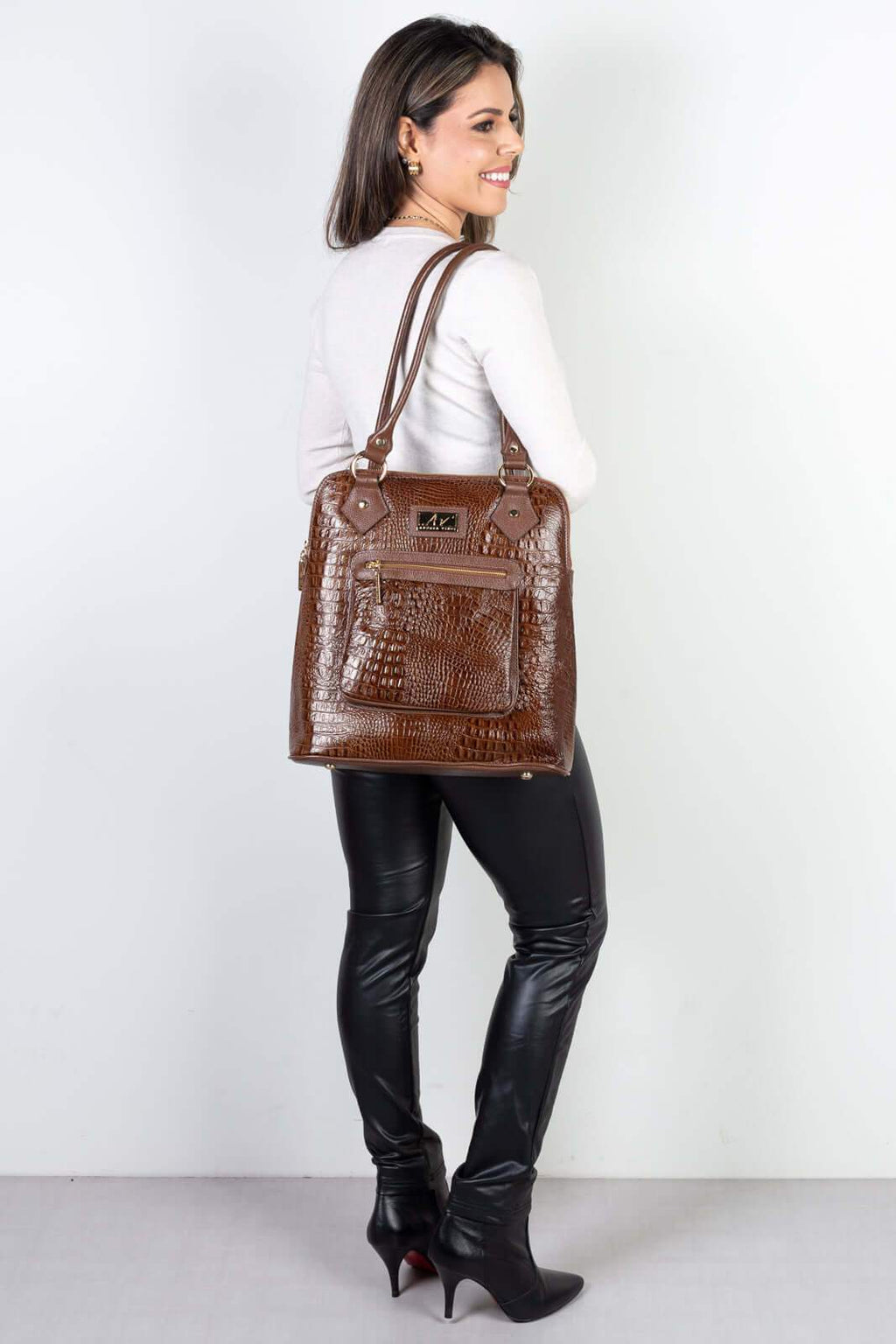 Bolsa mochila de couro croco Lívia - Enluaze