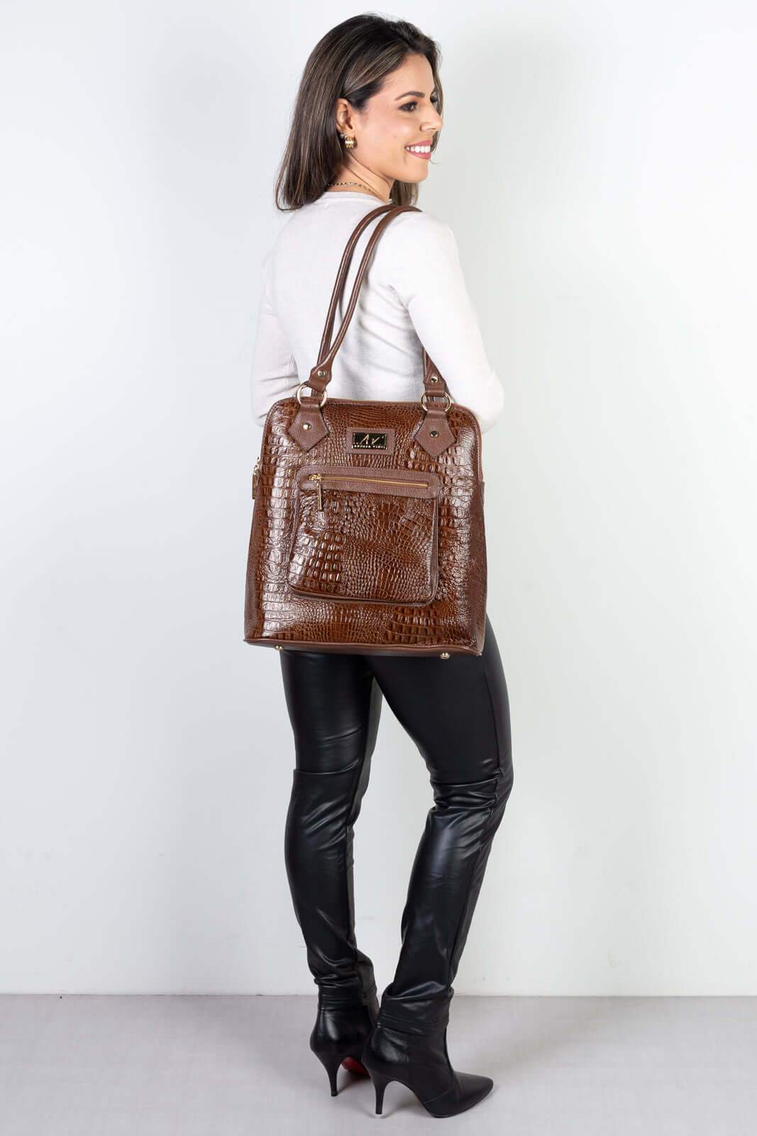 Bolsa mochila de couro croco Lívia - Enluaze