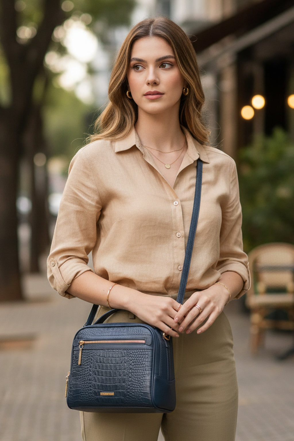 Bolsa baú pequena de couro croco Lara
