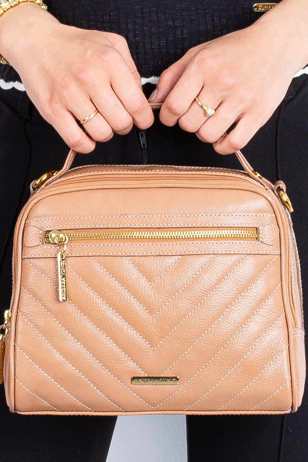 Bolsa baú pequena de couro liso Lara