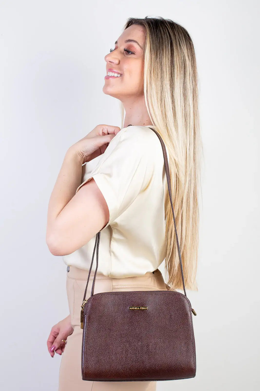 Bolsa transversal feminina de couro liso Paola - Enluaze