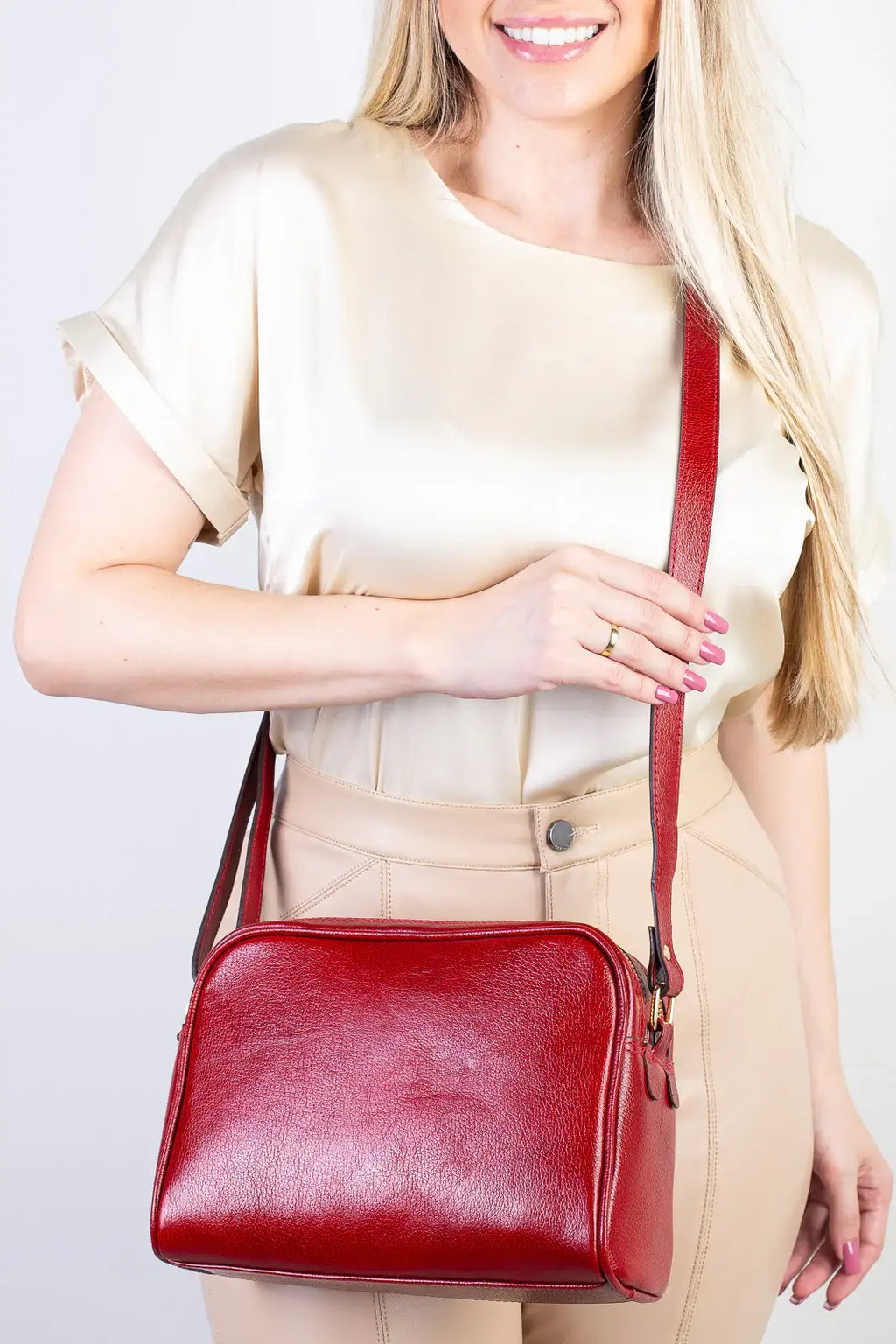 Bolsa quadrada de couro liso Daiana - Enluaze