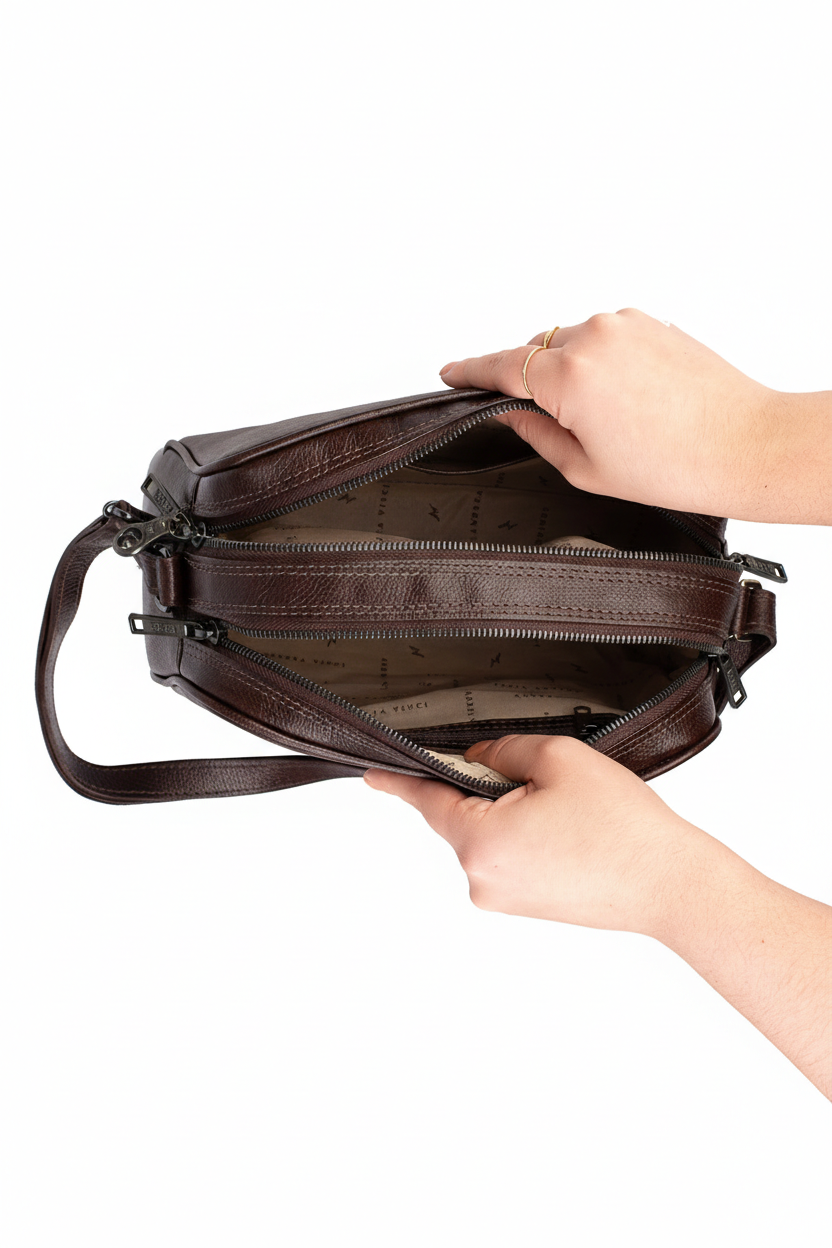 Bolsa quadrada de couro liso metais grafite Daiana