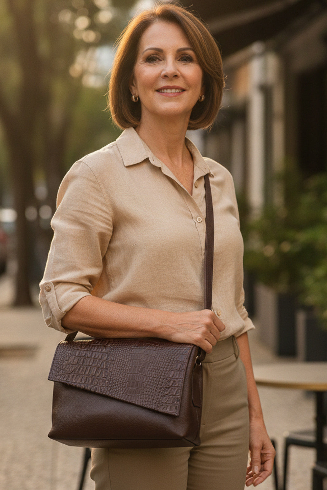 Bolsa tiracolo de couro croco com tampa Rose
