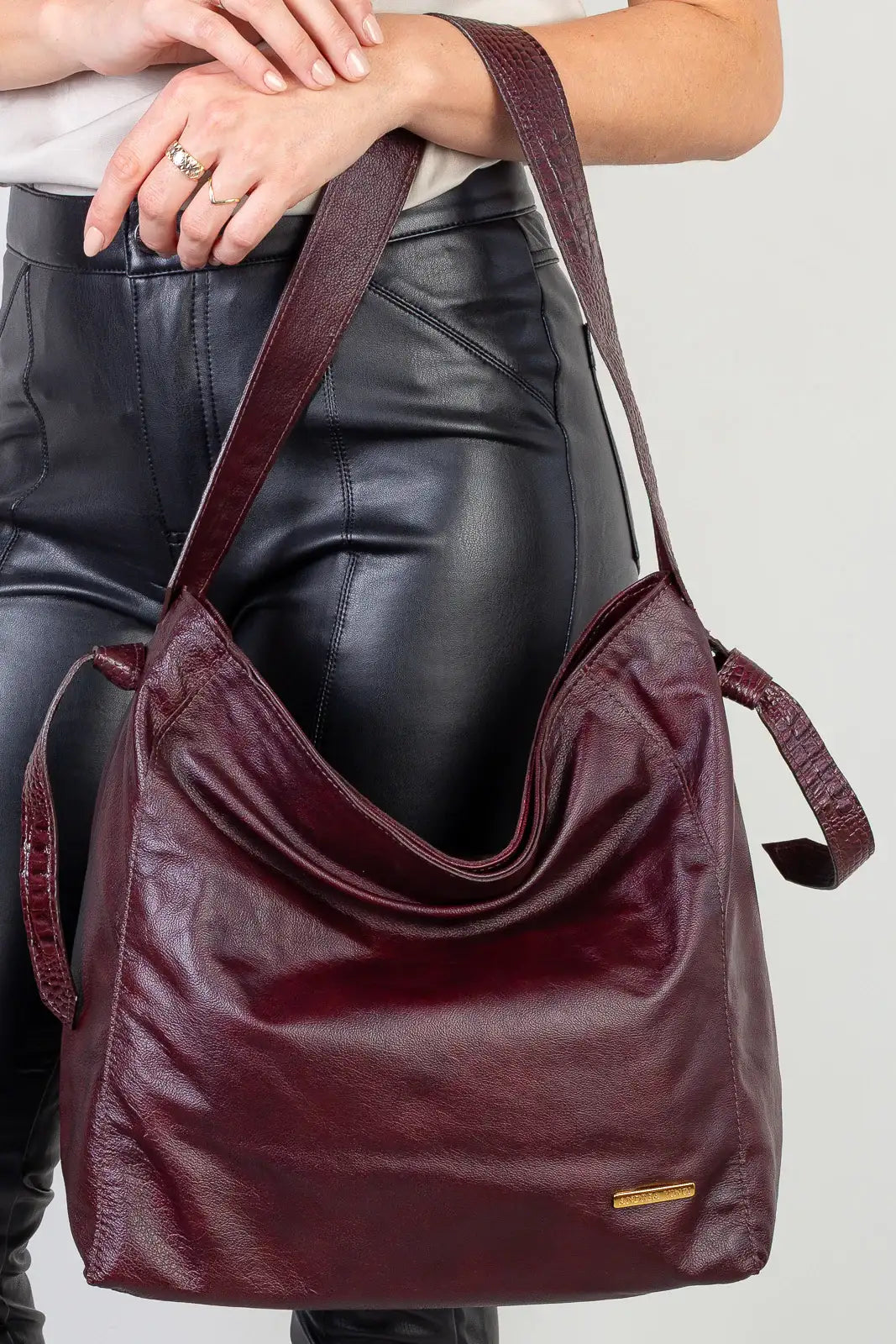 Bolsa sacola de ombro em couro croco Mara - Enluaze