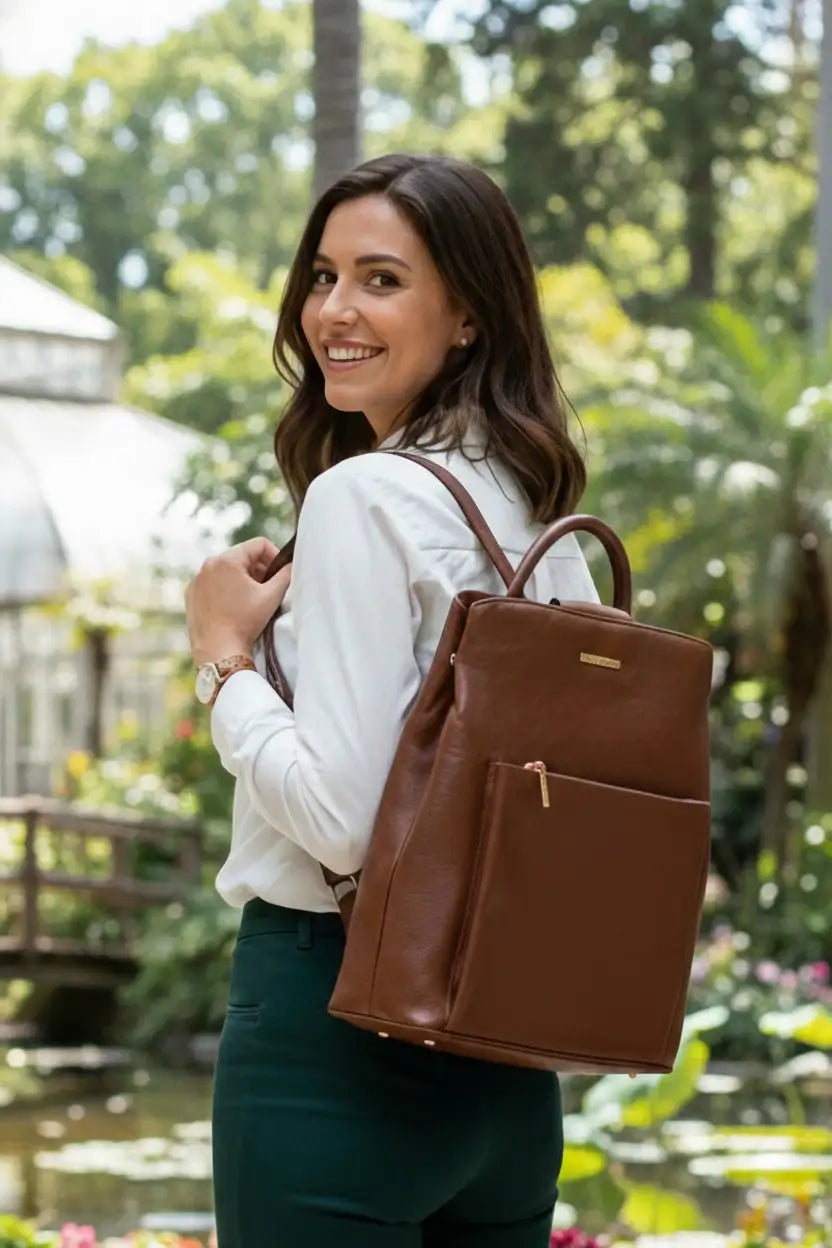 Mochila bolsa slim couro liso antifurto Lavínia - Enluaze