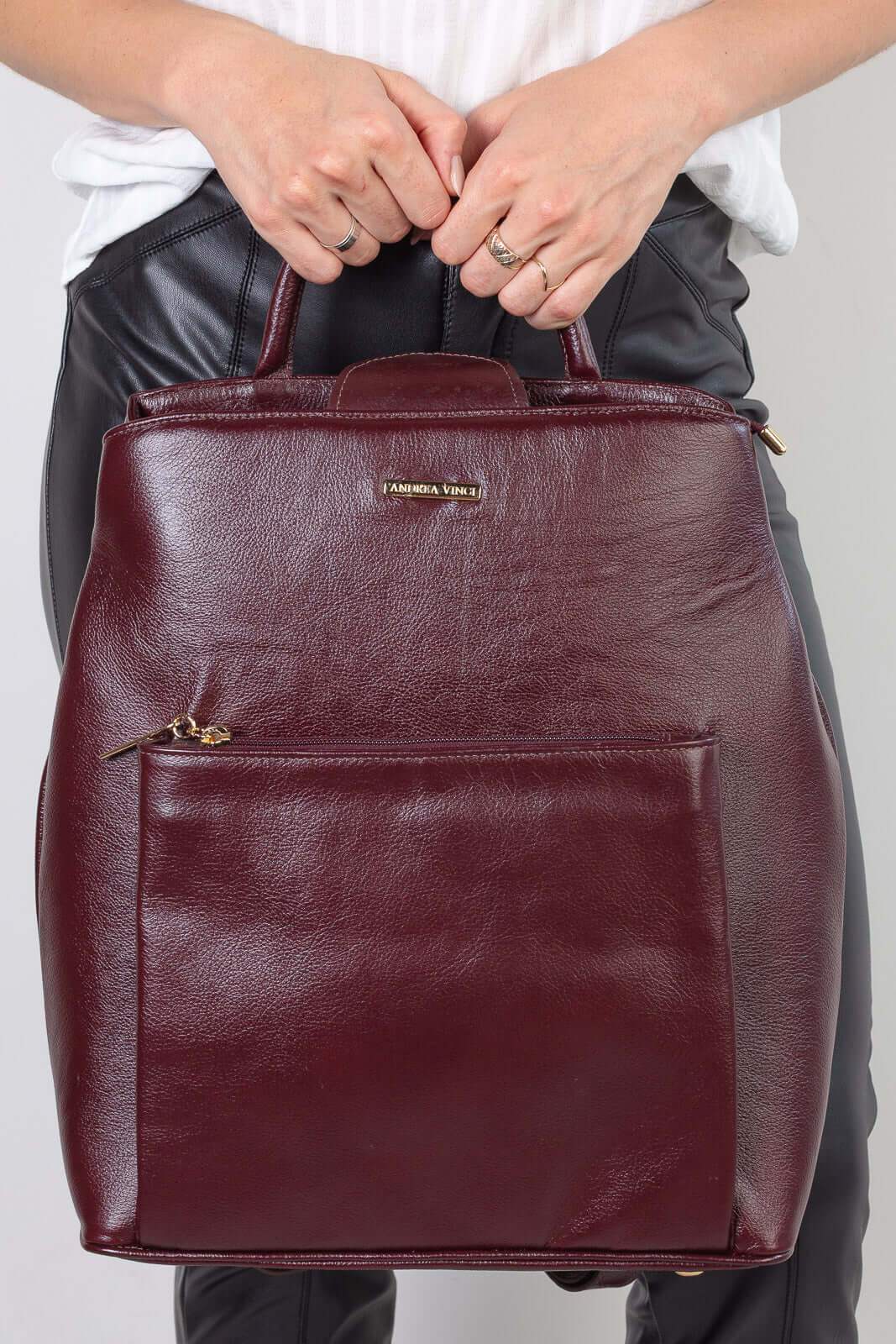 Mochila bolsa slim couro liso antifurto Lavínia - Enluaze