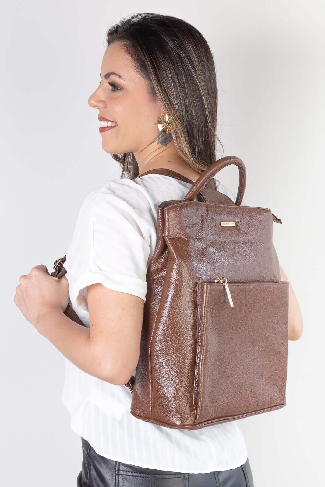 Mochila bolsa slim couro liso antifurto Lavínia - Enluaze