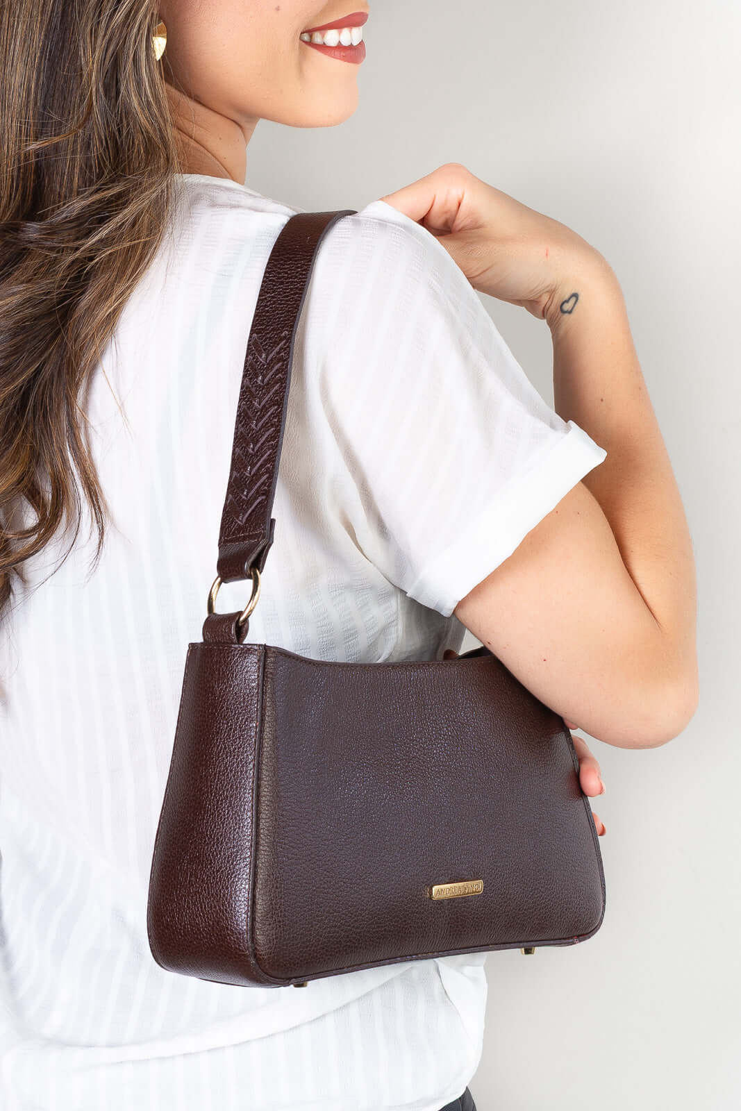 Bolsa de ombro em couro liso baguete Liah - Enluaze