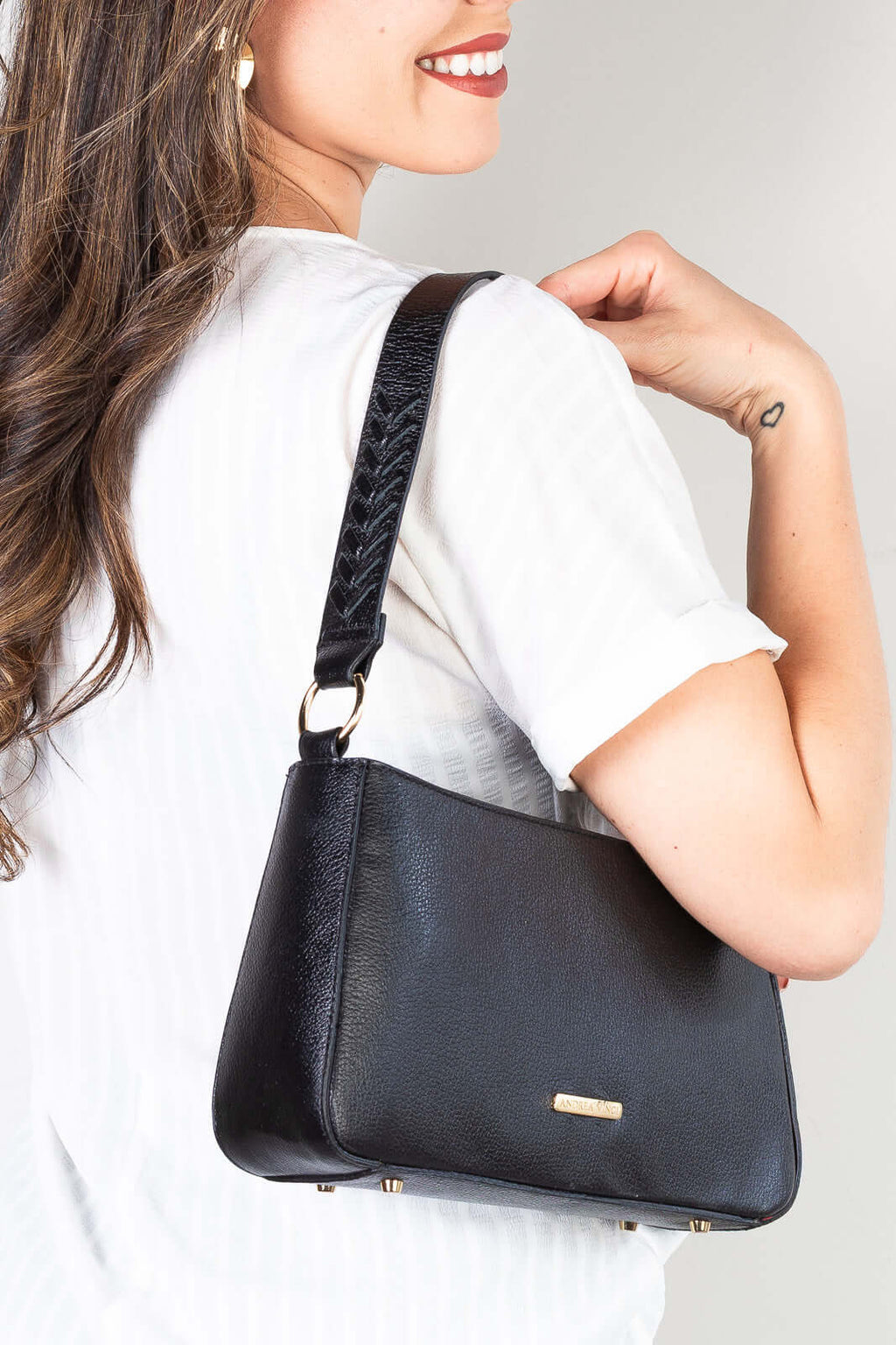 Bolsa de ombro em couro liso baguete Liah - Enluaze