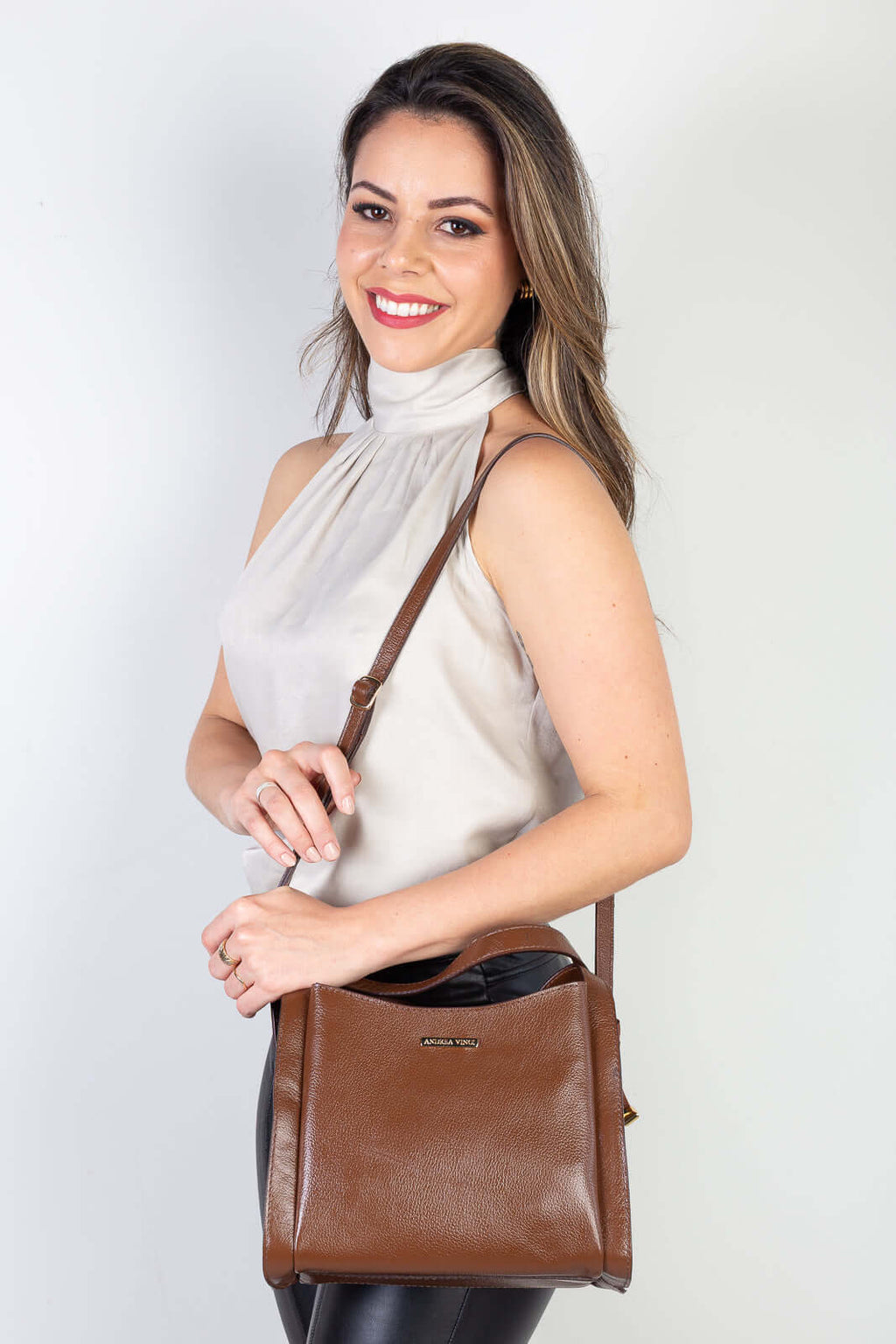 Bolsa de mão em couro liso Helena - Enluaze