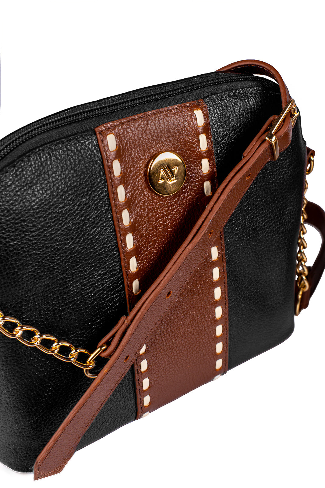Bolsa transversal detalhe alça com corrente couro liso Pérola