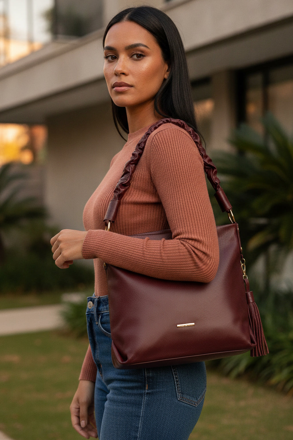 Bolsa de ombro em couro liso alça franzida Brenda