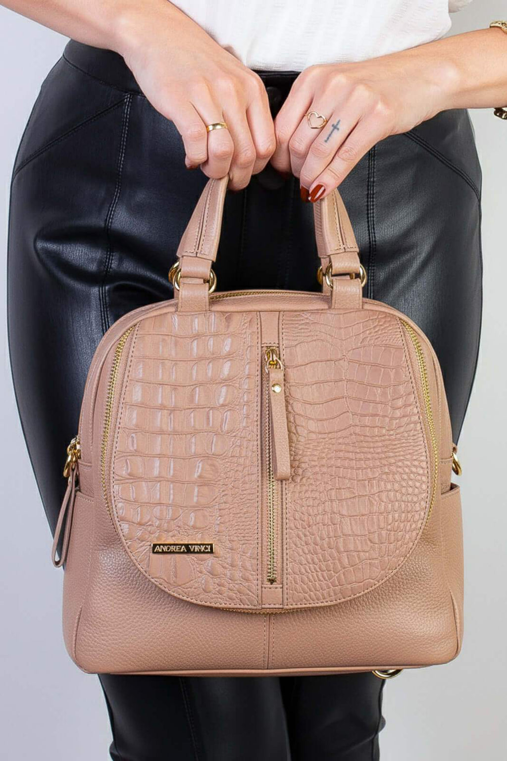 Bolsa mochila 2 em 1 em couro croco Marina - Enluaze