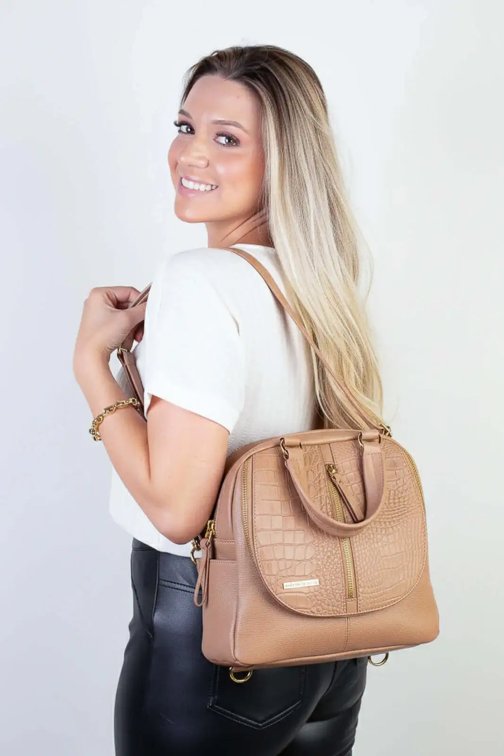 Bolsa mochila 2 em 1 em couro croco Marina - Enluaze