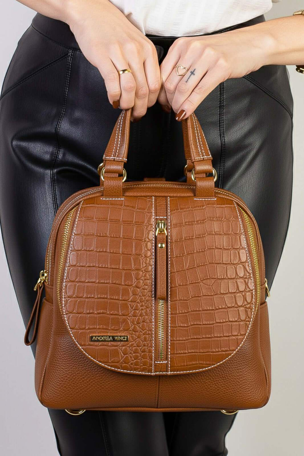 Bolsa mochila 2 em 1 em couro croco Marina - Enluaze