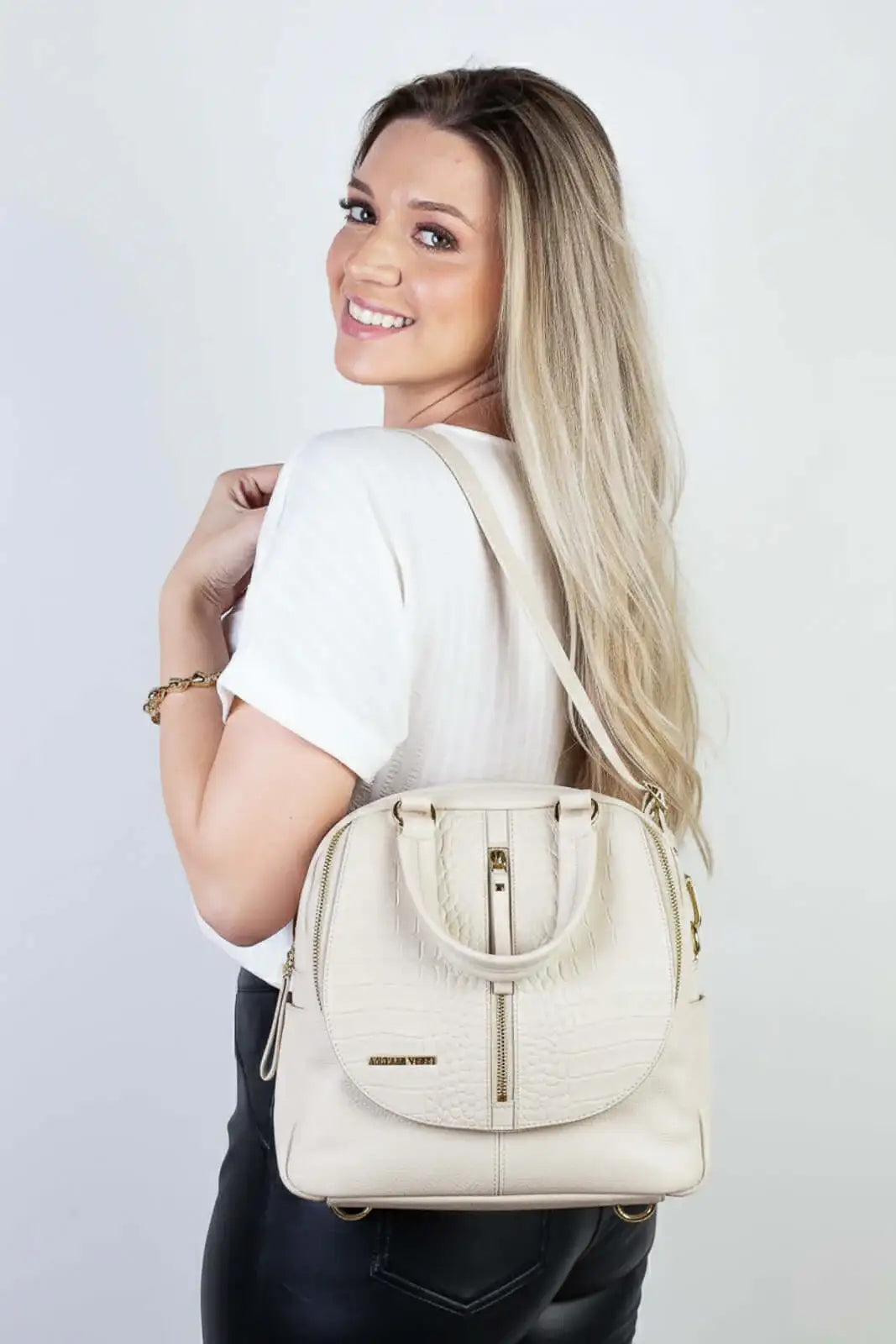 Bolsa mochila 2 em 1 em couro croco Marina - Enluaze