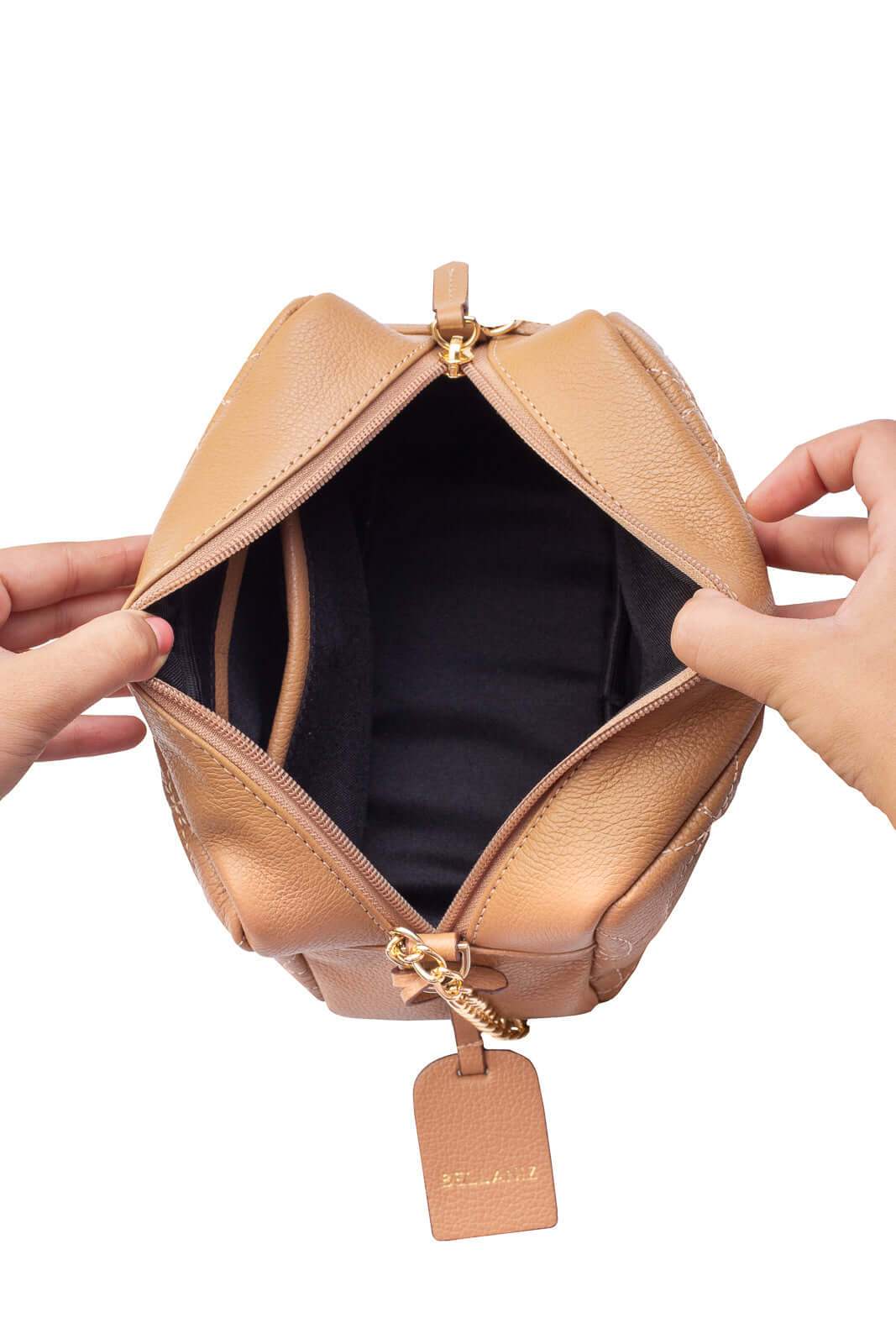 Bolsa transversal de couro matelassê com corrente Mirella - Enluaze