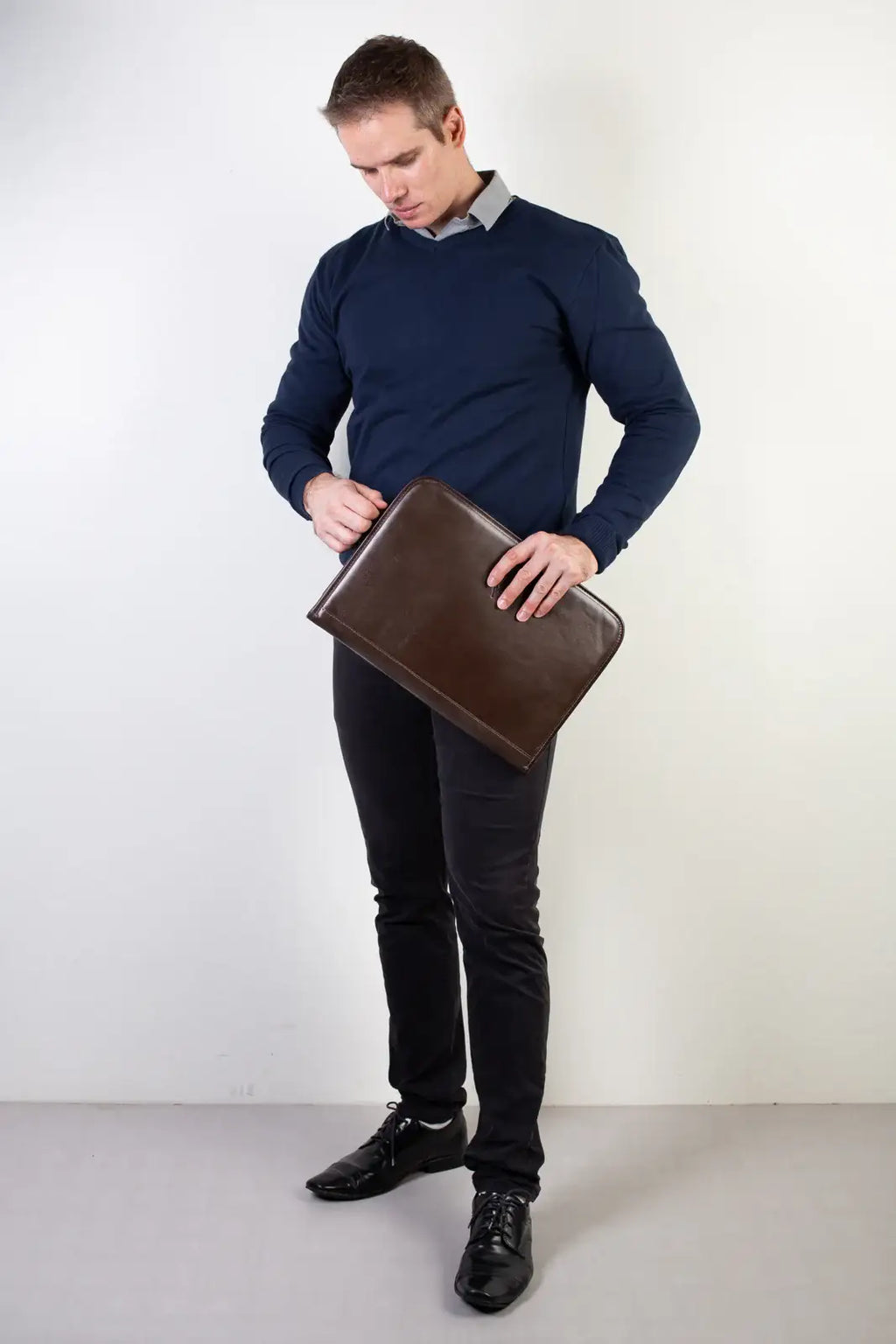 Pasta envelope de couro Flat - Enluaze