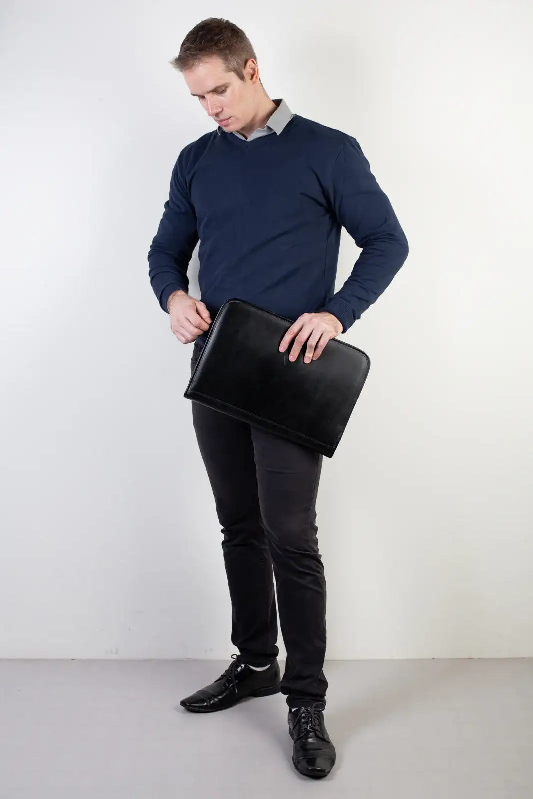 Pasta envelope de couro Flat - Enluaze