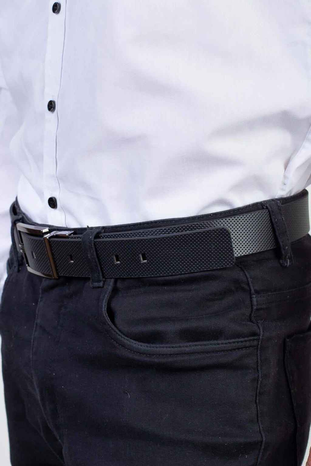 Cinto reversível em couro metais grafite Max - Enluaze